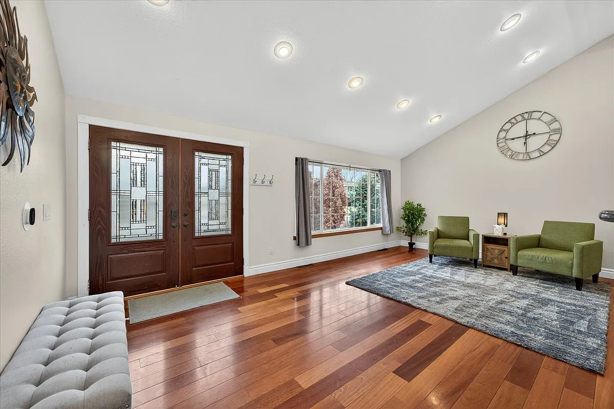 4 bed, 2757 sqft, $4,750 — Photo 3