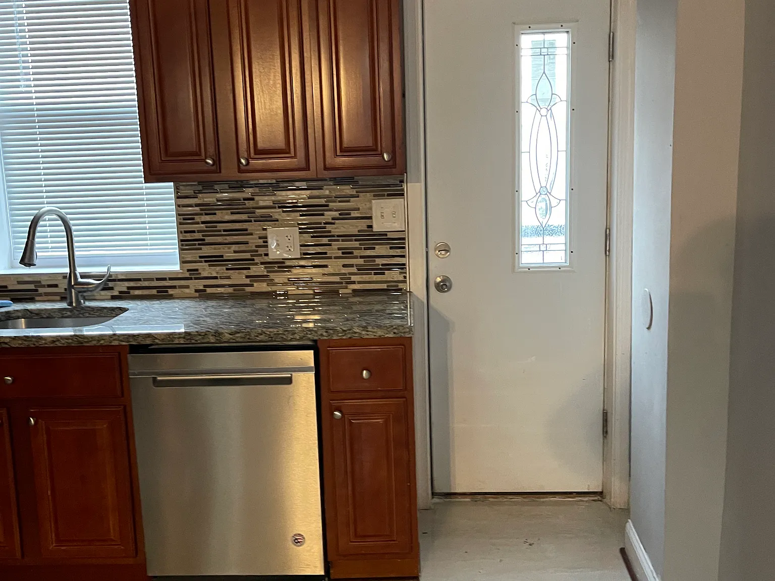 4 bed, 2.5 bath, 1506 sqft, $2,500 — Photo 2