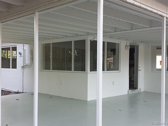 4th image of 1305 NE 130th St