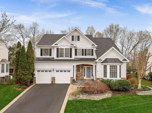 42750 Hollowind Ct, Ashburn, VA 20148
