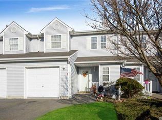 53 Smith Ave, Bay Shore, NY 11706