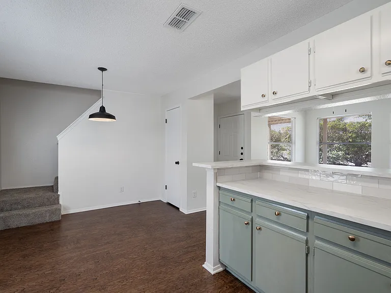 2909 W Slaughter Ln #B — Photo 11