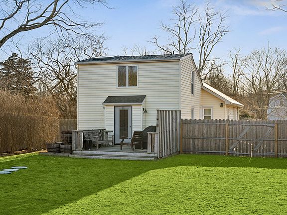 3rd image of 60 W Neck Rd