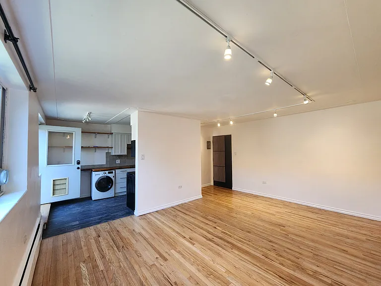 656 N Logan St #1 — Photo 4