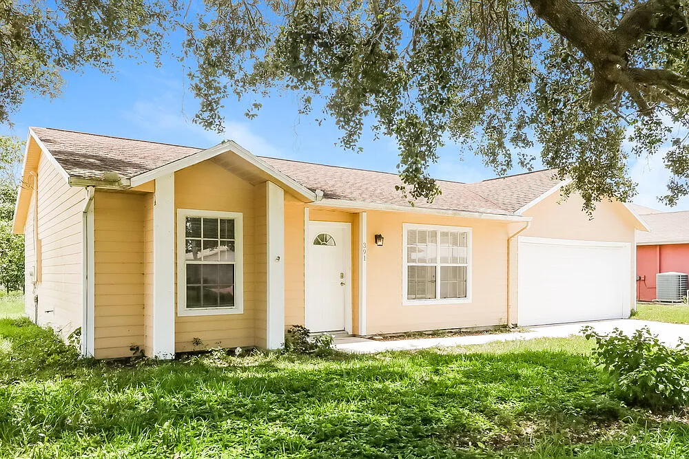 3 bed, 2.0 bath, 1190 sqft, $2,065 — Photo 4