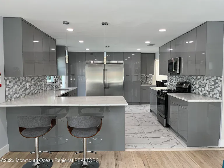 279 Lake Ave — Photo 3