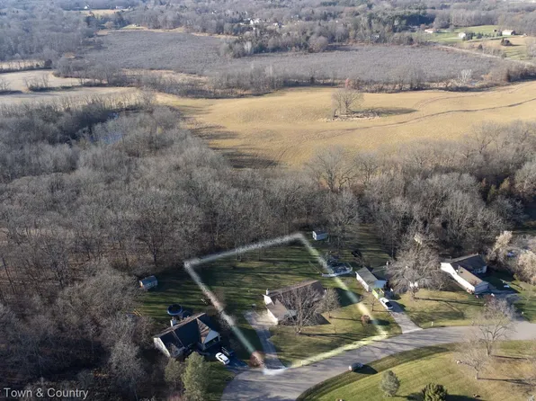 11142 Shadow Woods Ln, Whitmore Lake, MI 48189