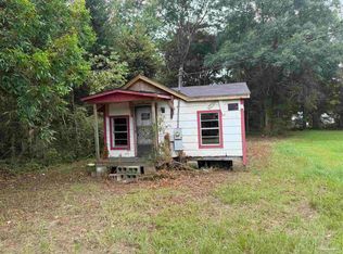 156 4th St, Atmore, AL 36502