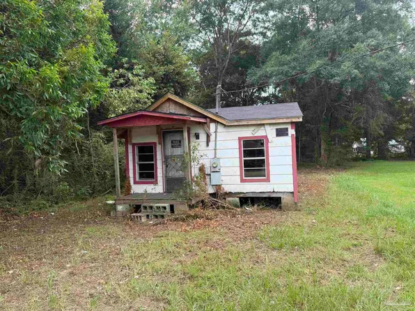 156 4th St, Atmore, AL 36502