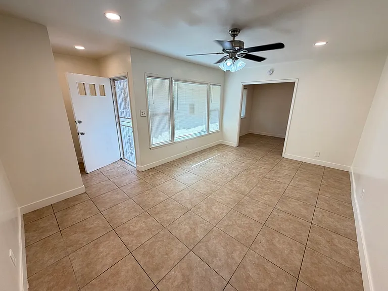 3552 N Alameda Ave — Photo 11