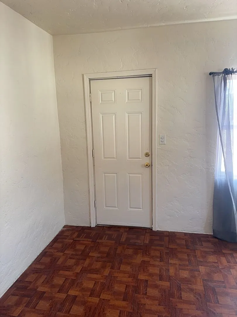 Kelso 204 — Photo 2