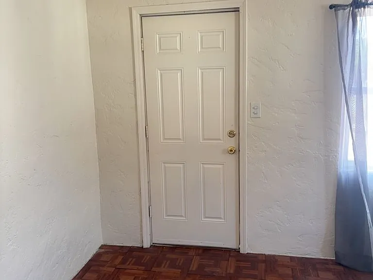 204 W Kelso St — Photo 11