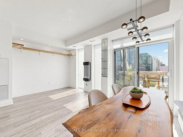 106 Dovercourt Rd #706 — Photo 6