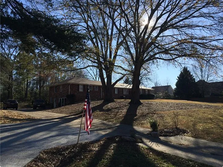 3 bed, 3400 sqft, $3,200 — Photo 2