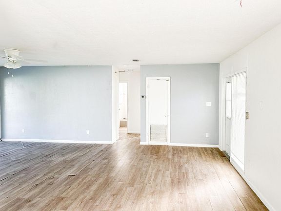 2nd image of 141 SE Bonita Court