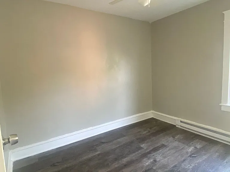 2527 Edgemont Ave — Photo 14