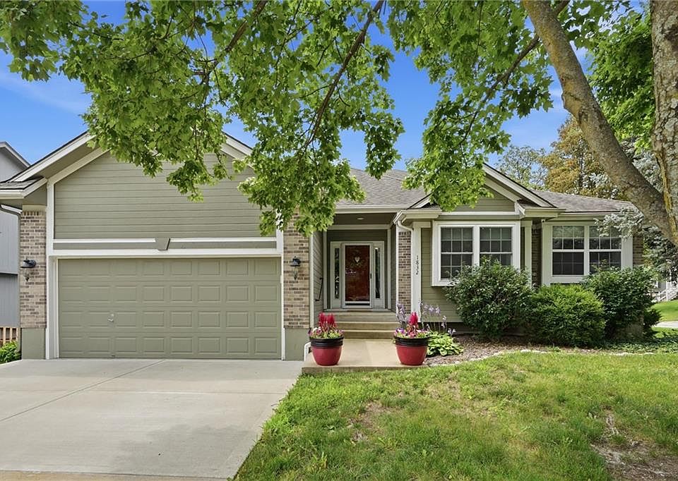 1st image of 1832 NE Stonewood Dr