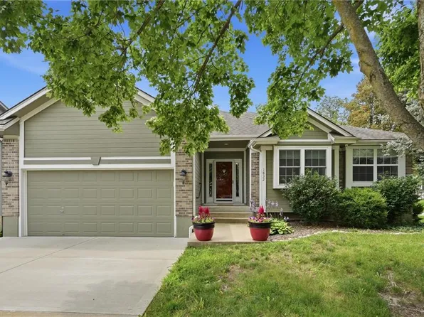1832 NE Stonewood Dr, Lees Summit, MO 64086