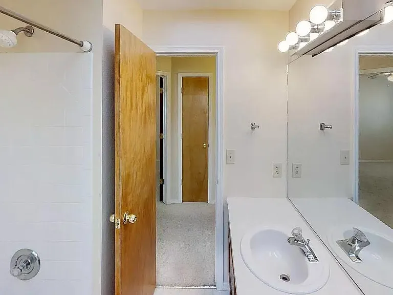 7836 Scarborough Dr — Photo 50