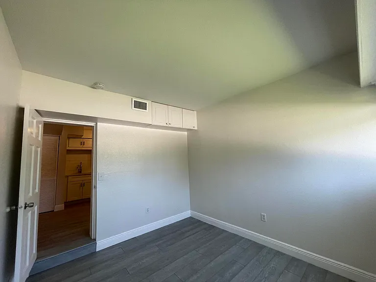 701 SE 4th St #WEST — Photo 22
