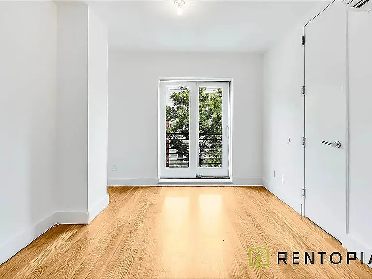 106 Meserole St #4B — Photo 2