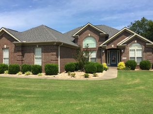 423 Briarwood Dr, Killen, AL 35645