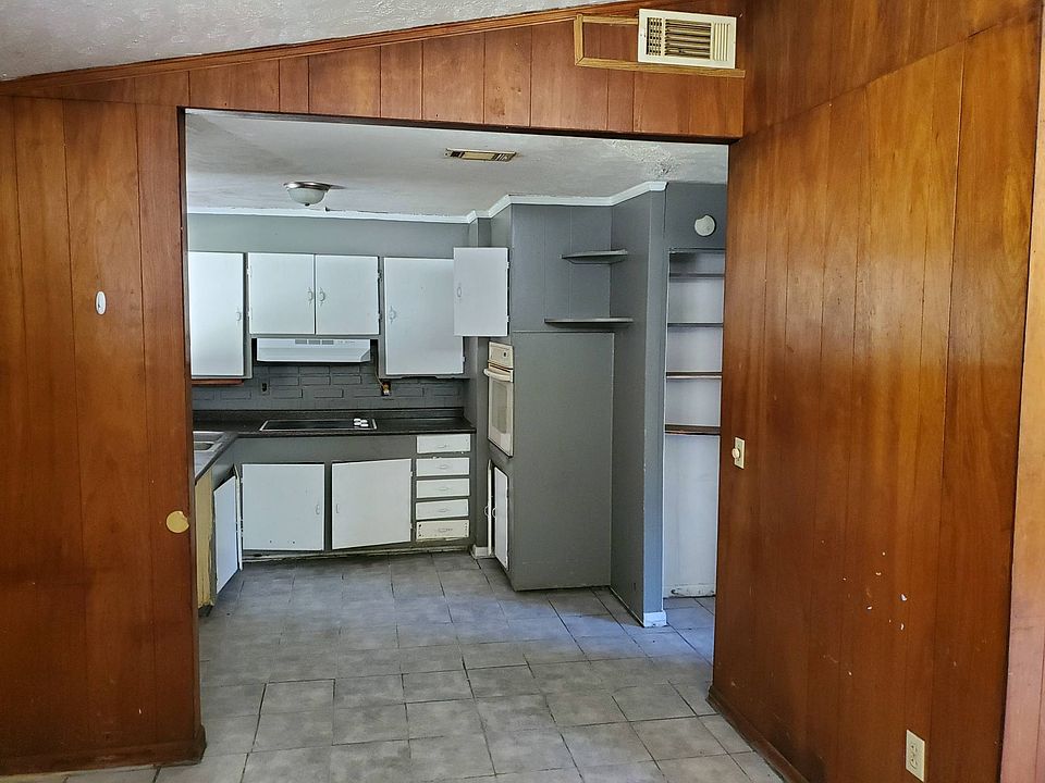 2nd image of 1551 Westhaven Blvd