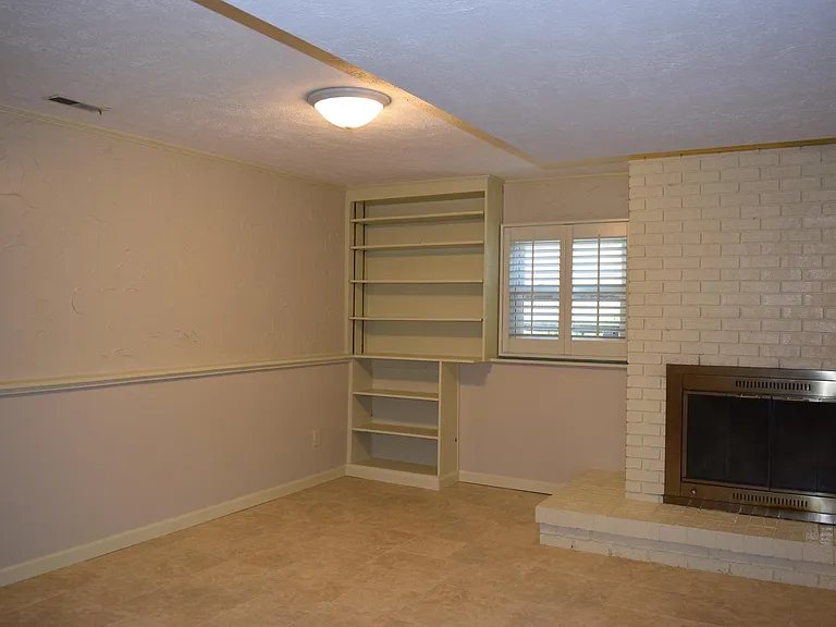 2609 Hall Ct — Photo 38