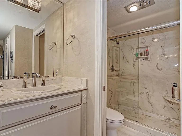 11 Kingston Ct E — Photo 8