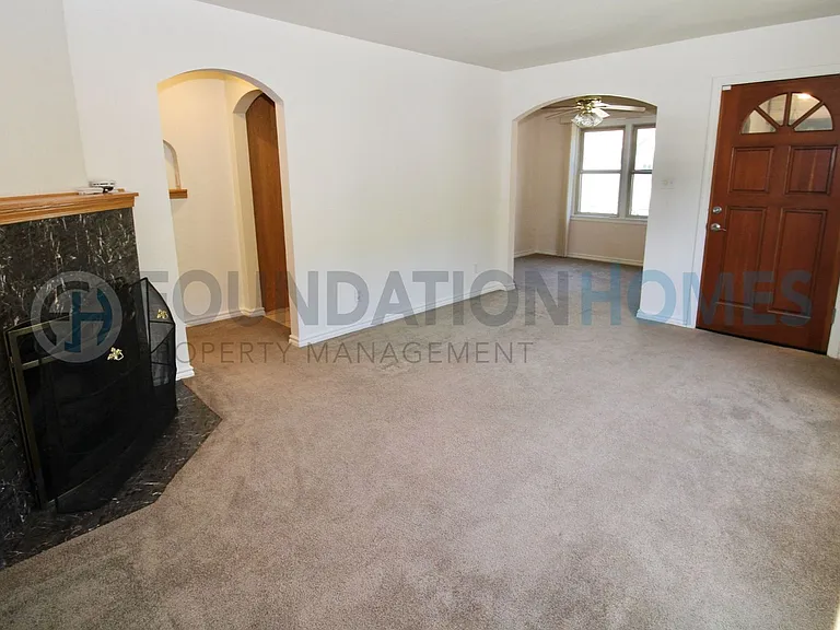 130 Suffield Ave — Photo 7