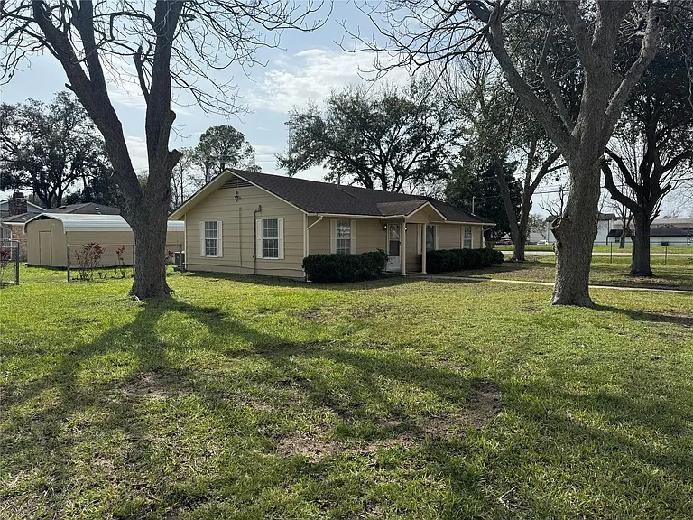 5702 Pine Ave — Photo 3