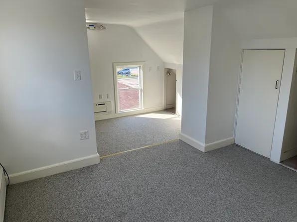 20 Elm St APT B, Rockland, ME 04841
