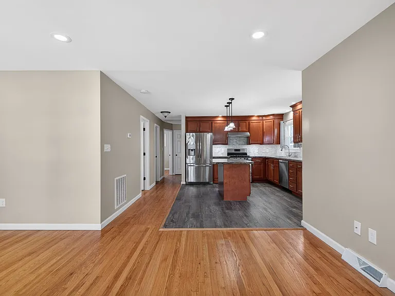 614 Park Ave — Photo 11