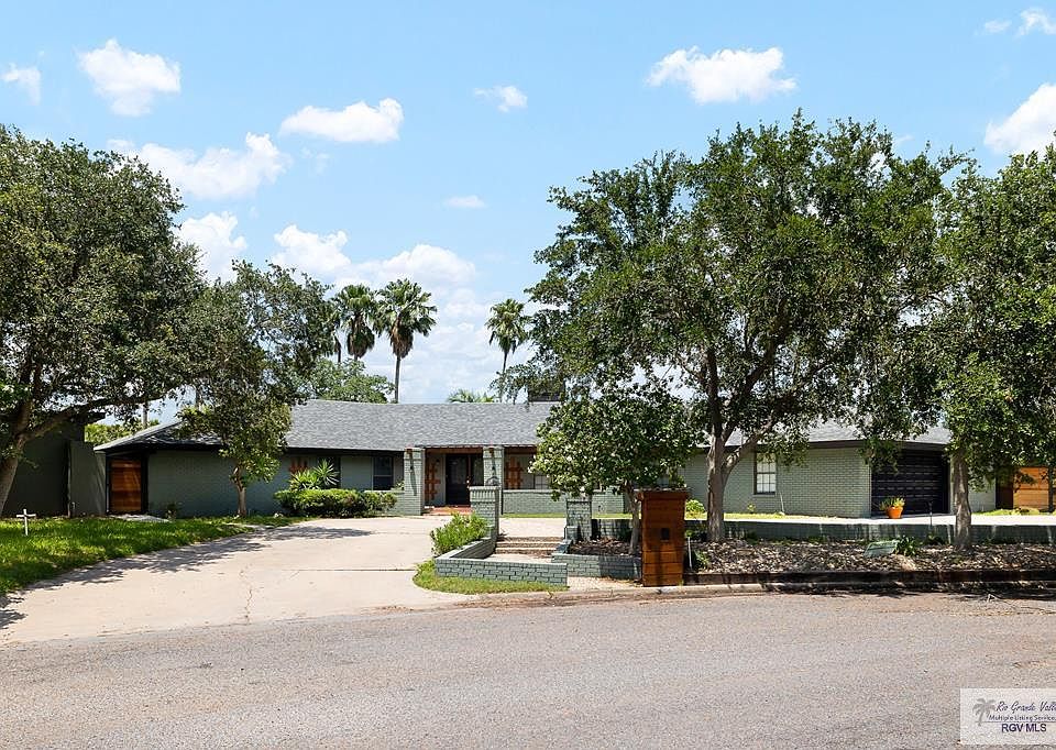 1st image of 3221 Banyan Cir