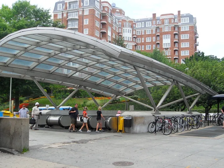 Woodley Park Metro