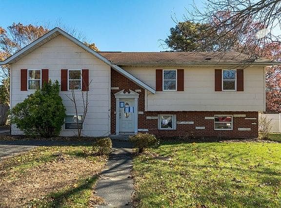 2nd image of 47 Hoffman Ln