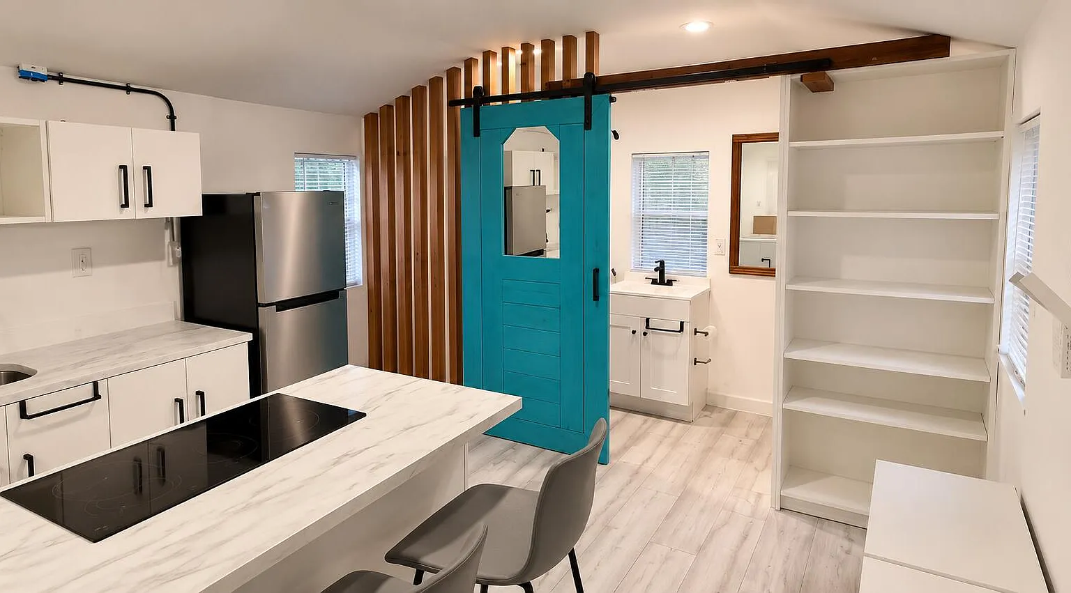 3 bed, 2.0 bath, 1160 sqft, $1,300 — Photo 3