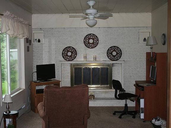 DEN W/FIREPLACE
