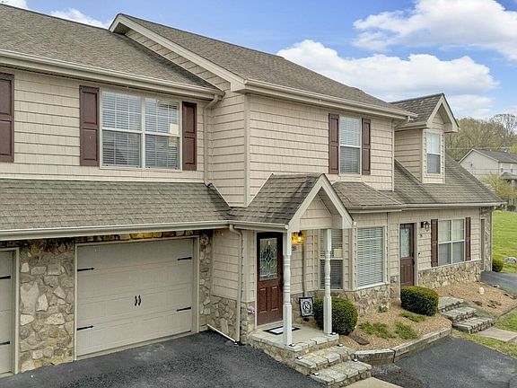 2nd image of 28 Stonebriar Ct #28