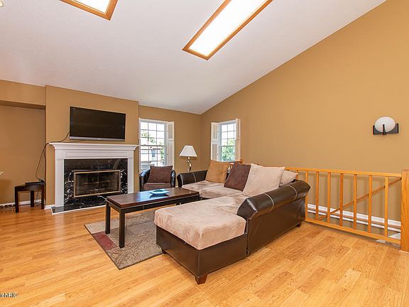 4th image of 2393 Quail Run Dr