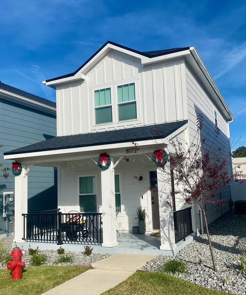 2 bed, 2.5 bath, 1368 sqft, $2,000 — Photo 1