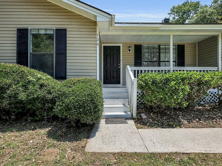 120 Stockbridge Dr — Photo 4