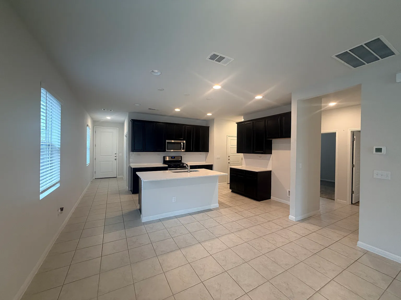 3 bed, 1800 sqft, $1,950 — Photo 3