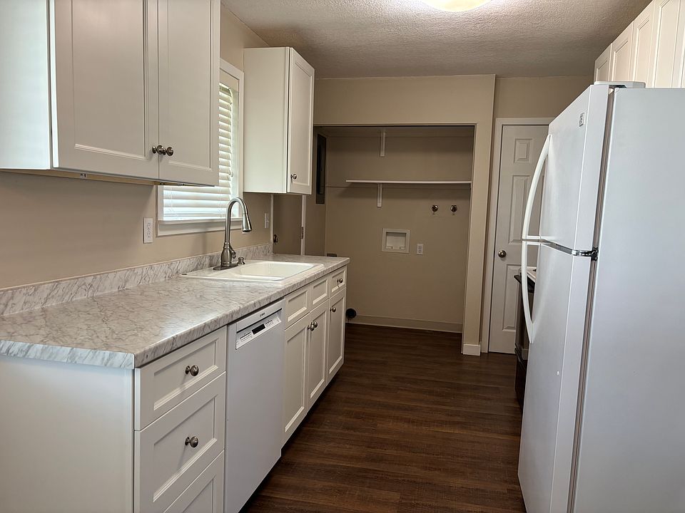 Washer/dryer hook-ups