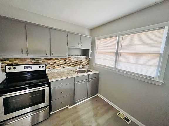 5th image of 306 Martha St