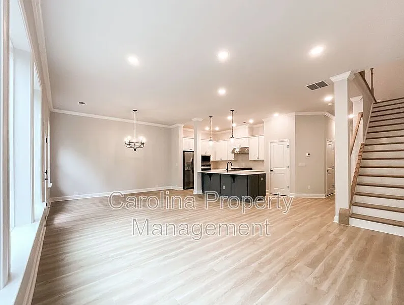 3 bed, 2.5 bath, 2029 sqft, $2,850 — Photo 4