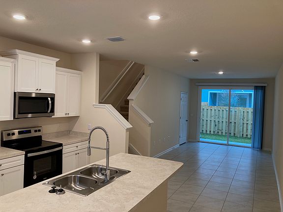Kitchen/Living Room area