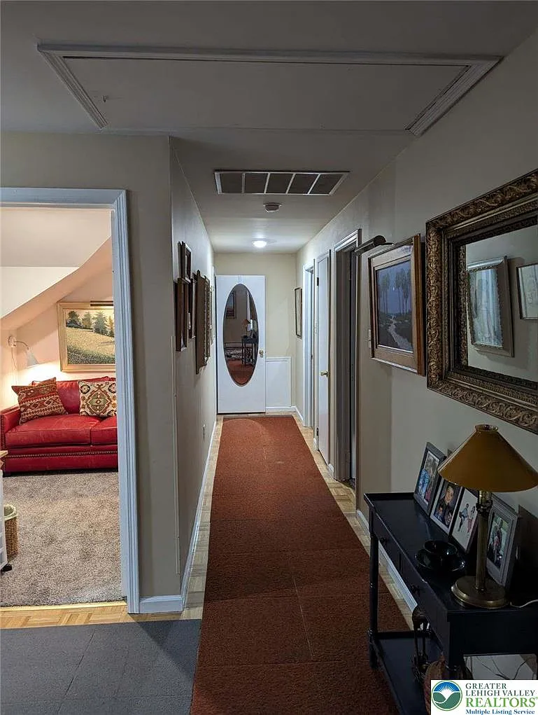 2 bed, 1.0 bath, 1656 sqft, $1,995 — Photo 2