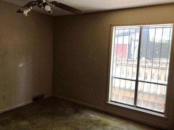 4th image of 4884 Farmwood Dr