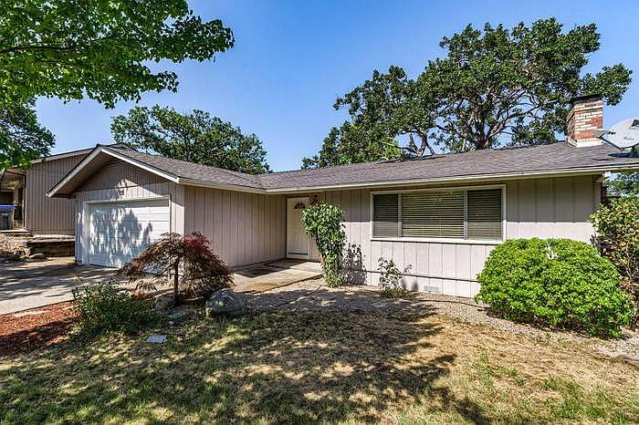 1st image of 735 Oak Knoll Dr